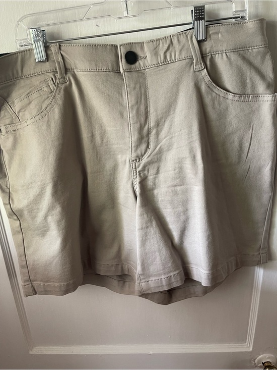 Wit & Wisdom Pants - Women's Wit n’ Wisdom size 16 Casual High-Rise Khaki Shorts; only worn 1-2 times